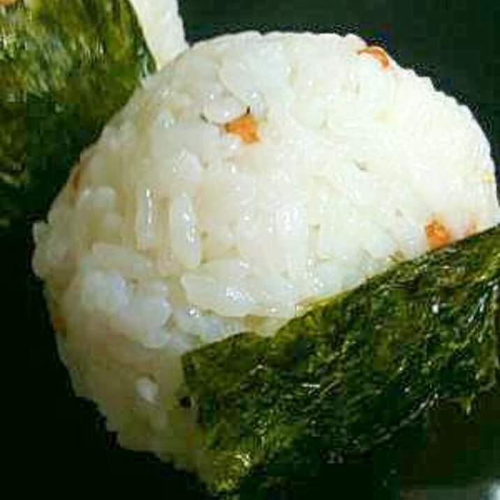 お茶漬けの素で おにぎり作っちゃいました レシピ 作り方 By 新米主婦りえママ 楽天レシピ お茶漬けの素で おにぎり作っちゃいました レシピ 作り方 By 新米主婦りえママ 楽天レシピ
